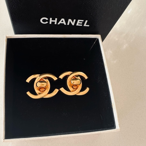 AUTH Chanel CC Turnlock Earrings Clip-On Gold Large - Picture 1 of 5
